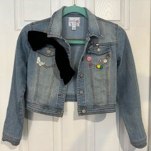 LIKE NEW Girls Annie’s Jean Jacket with bow patches and cute buttons. Size M/M